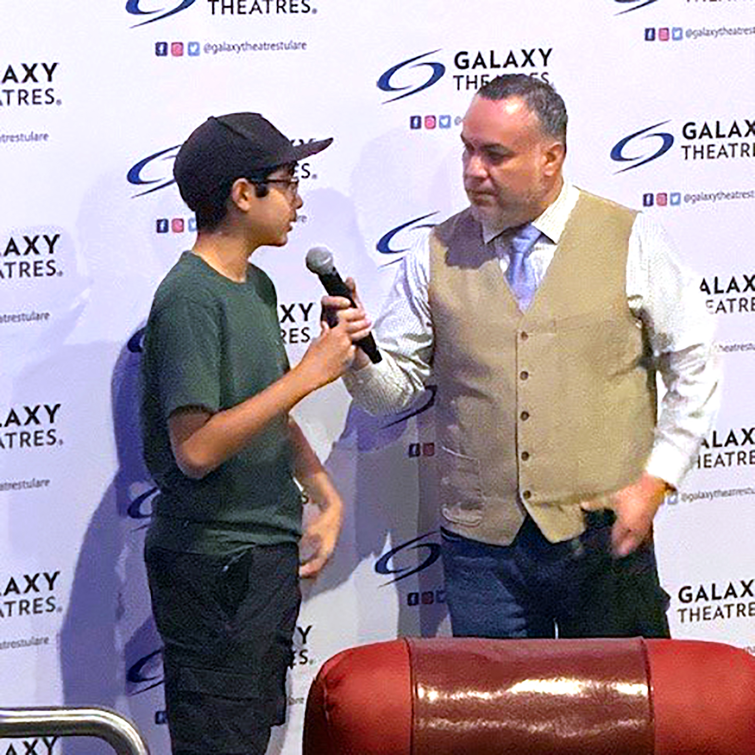 Fabian Ramirez speaking with a youth during the keynote